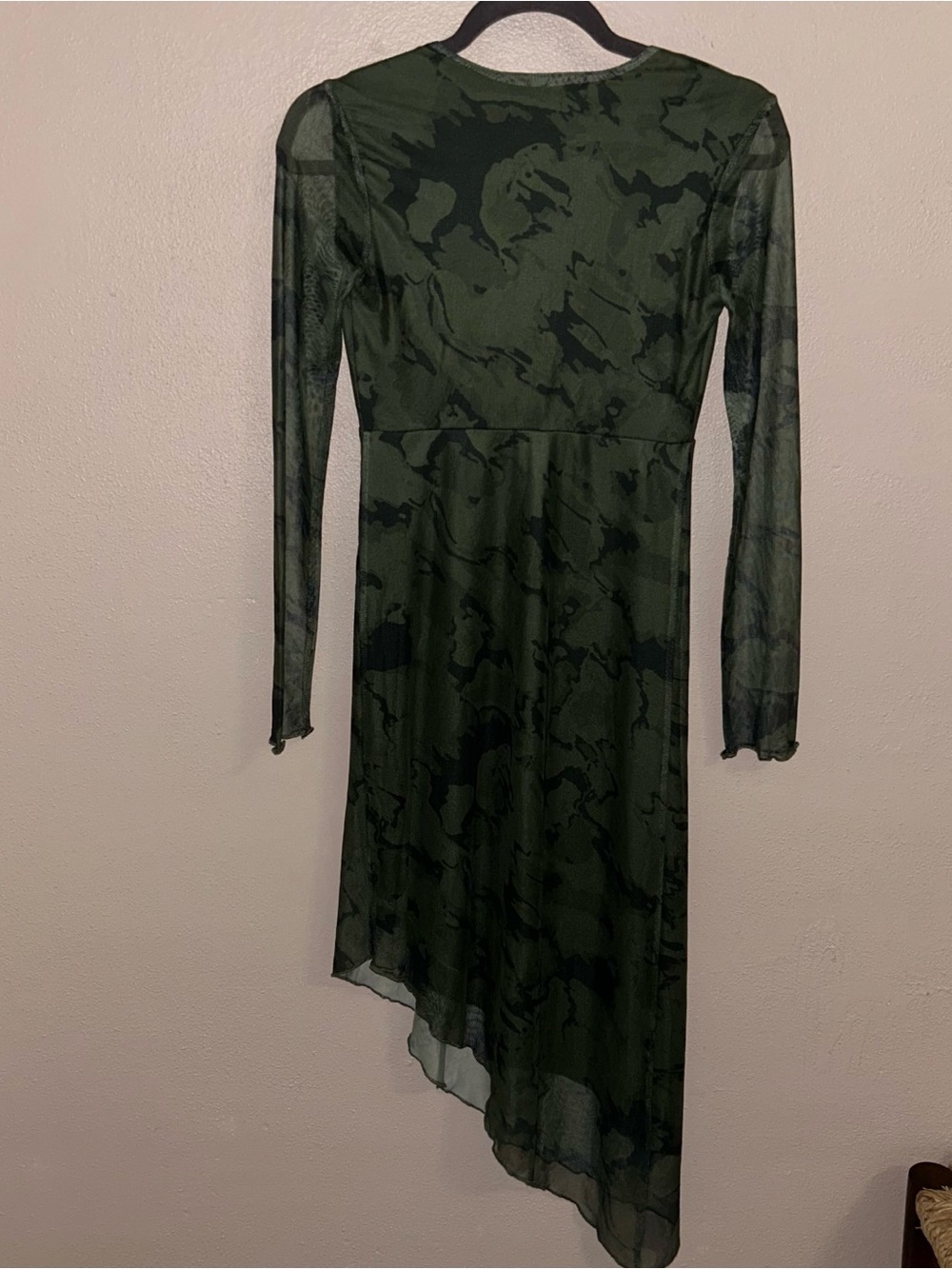 Asymmetrical camo V-Neck Sheer Sleeve Dress in Dark Green - Picture 3 of 5